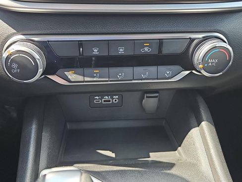 Used 2025 Nissan Altima 2.5 SV FWD image 21