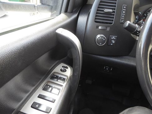 Used 2011 Chevrolet Silverado 2500 LT w/ Interior Plus Package AWD/4WD image 18