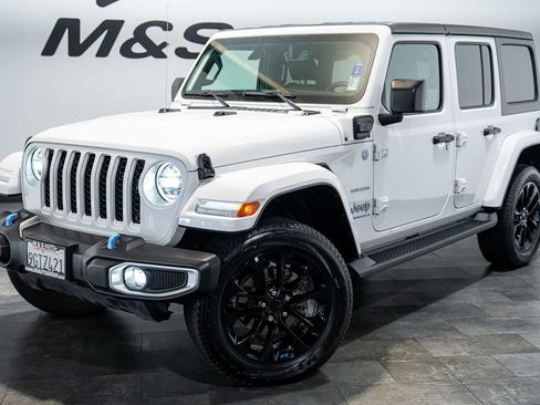 Used 2023 Jeep Wrangler Unlimited Sahara w/ Cold Weather Group AWD/4WD image 2