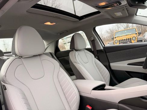 New 2025 Hyundai Elantra Limited FWD image 41