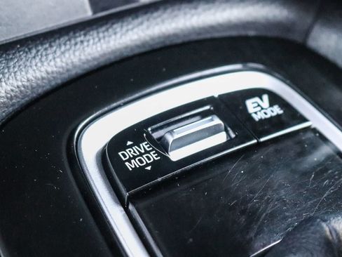 Used 2025 Toyota Corolla Cross AWD Hybrid w/ Moonroof Package image 24