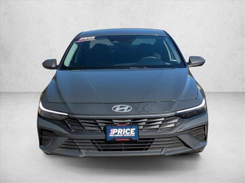 Used 2024 Hyundai Elantra SEL image 2