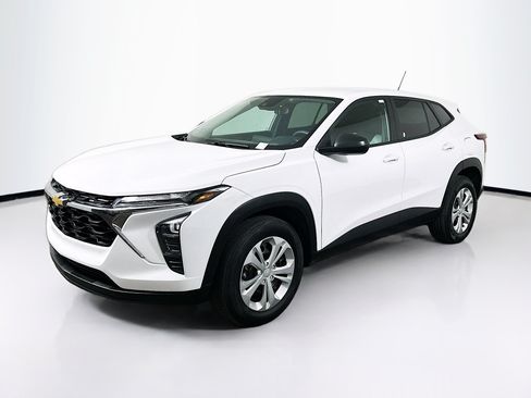 Used 2024 Chevrolet Trax LS FWD image 3