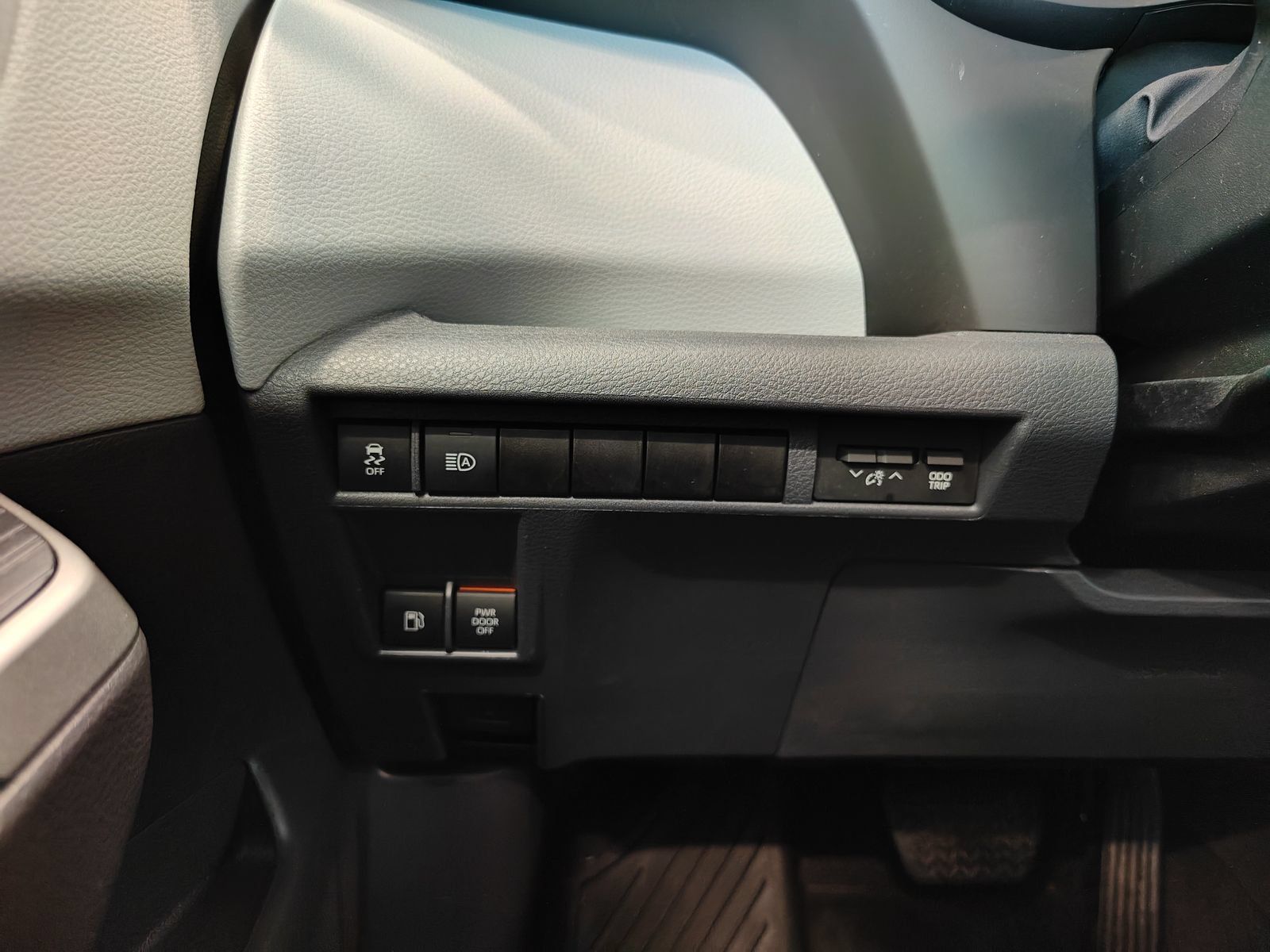 Used 2023 Toyota Sienna XSE AWD/4WD image 19