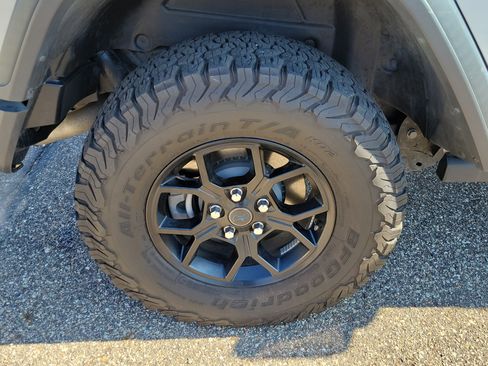 Used 2024 Jeep Wrangler Unlimited image 5