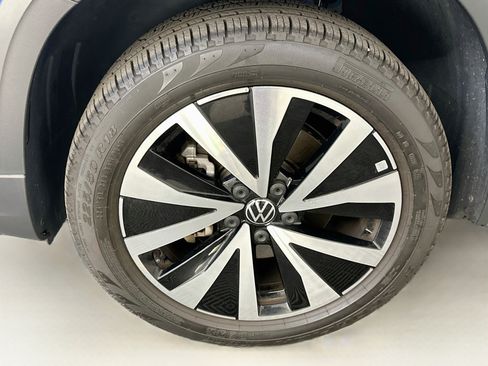 Used 2023 Volkswagen Taos SE w/ Panoramic Sunroof Package AWD/4WD image 11