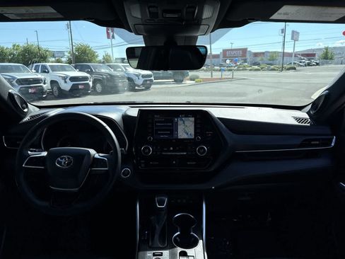 Used 2021 Toyota Highlander XSE AWD/4WD image 16