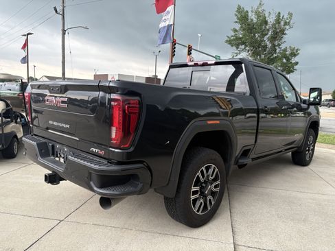 Used 2022 GMC Sierra 2500 AT4 w/ AT4 Premium Plus Package AWD/4WD image 4