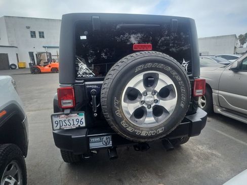 Used 2017 Jeep Wrangler Unlimited Sahara w/ Max Tow Package AWD/4WD image 6