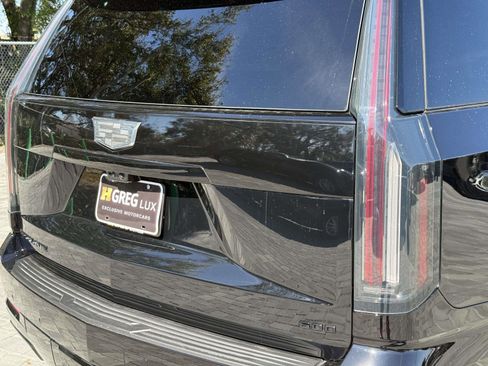 Used 2026 Cadillac Escalade Platinum Sport w/ LPO, ONYX Package image 19