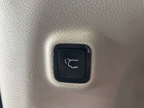 Used 2019 Jeep Cherokee Limited w/ Technology Group AWD/4WD image 32