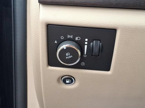 Used 2018 Jeep Grand Cherokee Laredo AWD/4WD image 12