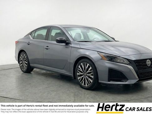 Used 2025 Nissan Altima 2.5 SV image 1