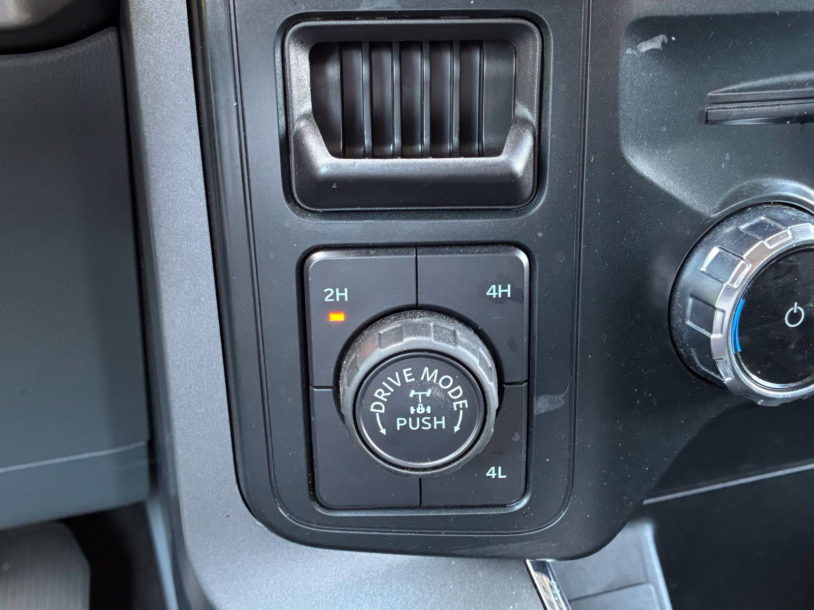 Used 2025 Ford F150 XLT w/ Equipment Group 301A Standard AWD/4WD image 18