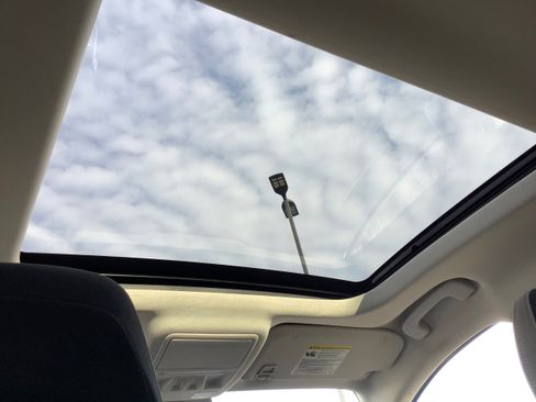 Used 2022 Ford Escape SE w/ SE Sport Appearance Package image 9