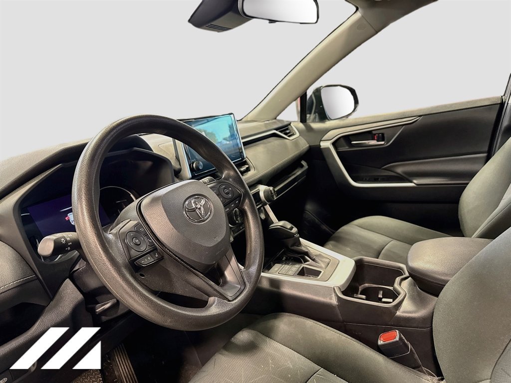 Used 2024 Toyota RAV4 XLE AWD/4WD image 9