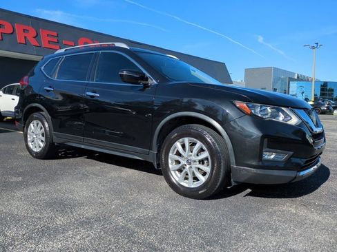 Used 2019 Nissan Rogue SV image 2