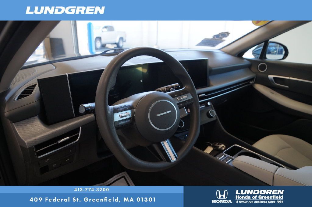 Used 2025 Hyundai Sonata SEL FWD image 12