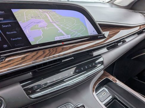 Used 2022 Cadillac Escalade Sport Platinum w/ LPO, ONYX Package AWD/4WD image 18