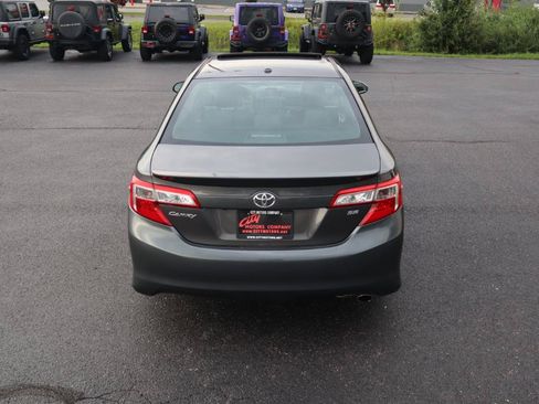 Used 2014 Toyota Camry SE w/ Leather Package FWD image 10