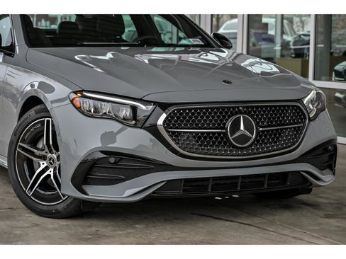New 2026 Mercedes-Benz E 350 4MATIC Sedan image 2