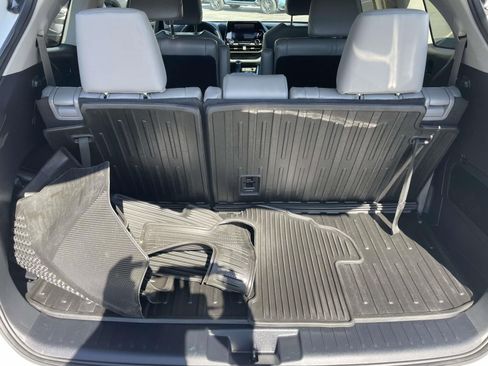 Used 2023 Toyota Highlander XLE image 42