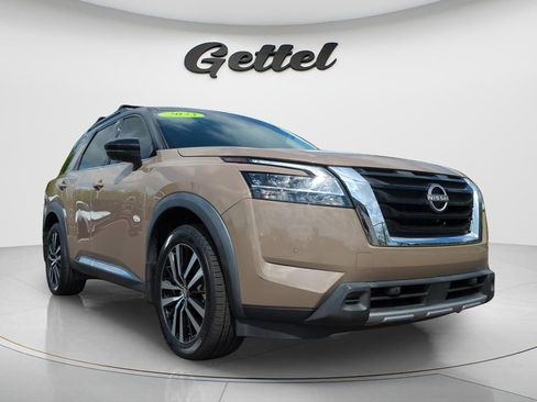 Used 2023 Nissan Pathfinder Platinum w/ Cargo Package AWD/4WD image 3