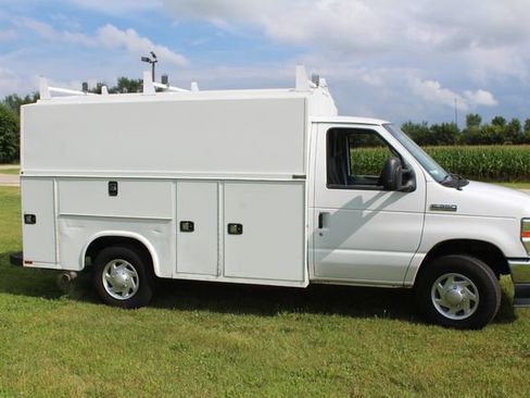 Used 2022 Ford E-350 and Econoline 350 Super Duty w/ Power Windows & Locks Group image 8