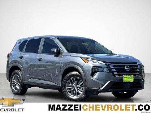 Used 2025 Nissan Rogue S image 1