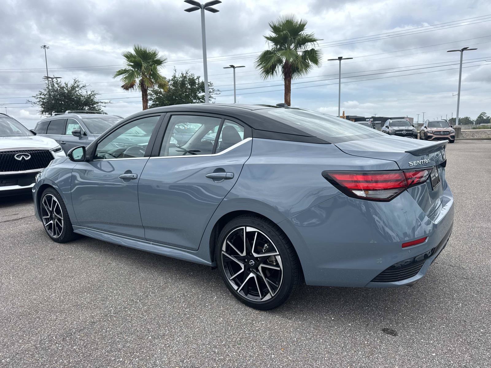 Used 2025 Nissan Sentra SR FWD image 8