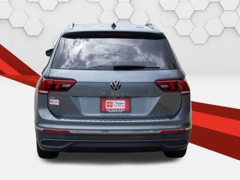 Used 2022 Volkswagen Tiguan SE FWD image 4