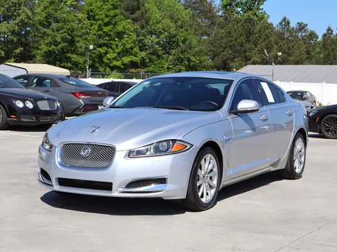 Used 2012 Jaguar XF image 3