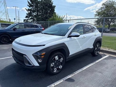Used 2024 Hyundai Kona SEL AWD/4WD image 3