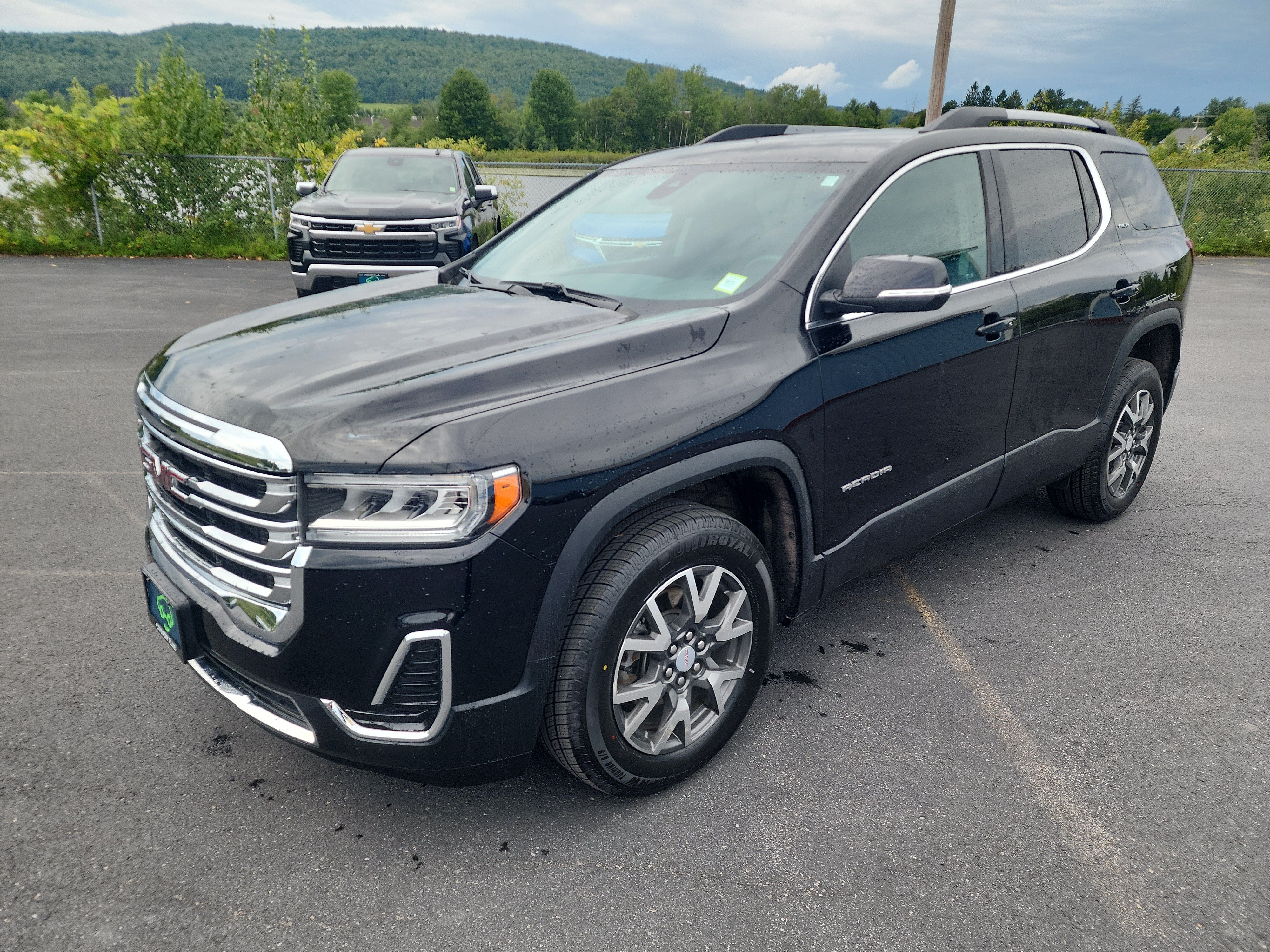 Certified 2023 GMC Acadia SLE w/ Driver Convenience Package AWD/4WD image 4