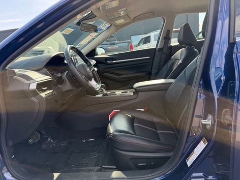 Used 2024 Nissan Altima 2.5 SR FWD image 17