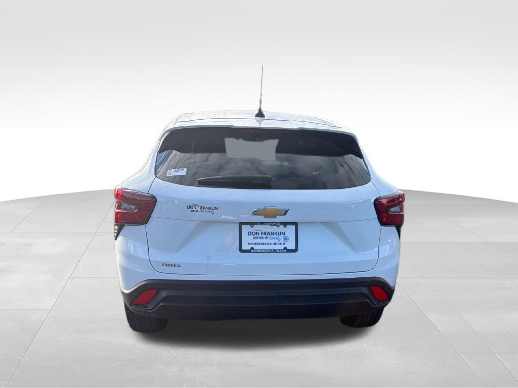 Used 2025 Chevrolet Trax LS FWD image 4
