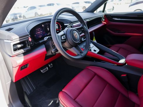 New 2025 Porsche Macan 4S Electric image 4