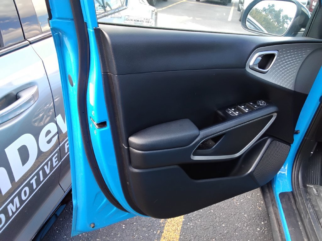 Used 2024 Kia Soul S FWD image 10