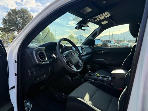 Certified 2023 Toyota Tacoma TRD Off-Road AWD/4WD image 11