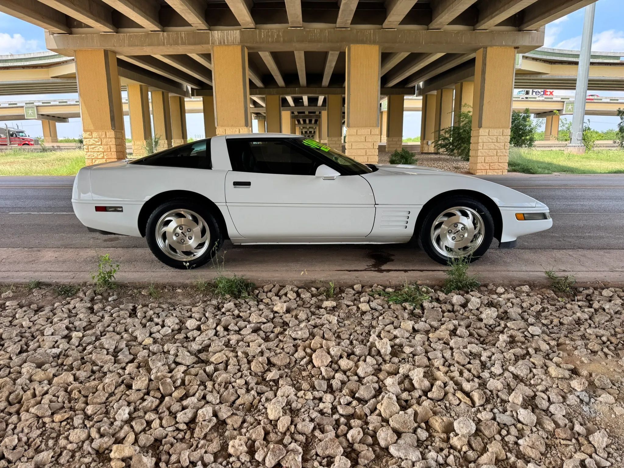 Used 1994 Chevrolet Corvette Coupe RWD image 2