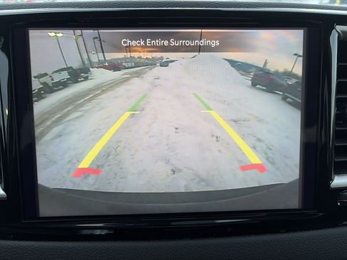 Used 2024 Chrysler Pacifica Touring-L image 27