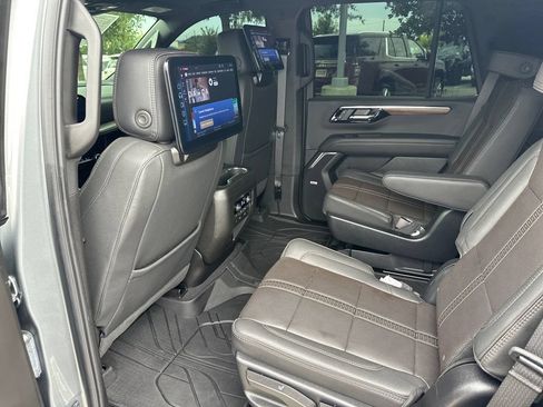 Used 2025 Chevrolet Tahoe High Country AWD/4WD image 34