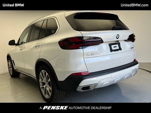 Certified 2025 BMW X5 xDrive40i w/ Premium Package AWD/4WD image 4