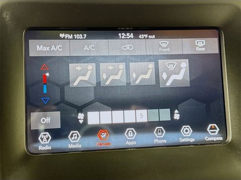 Used 2019 Jeep Cherokee Latitude Plus image 12