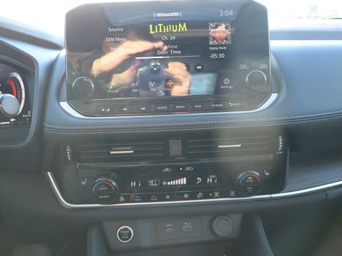 Used 2023 Nissan Rogue Platinum w/ Platinum Premium Package image 18