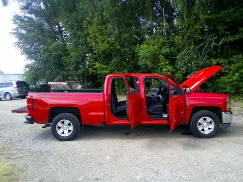 Used 2018 Chevrolet Silverado 1500 LT w/ All Star Edition image 49