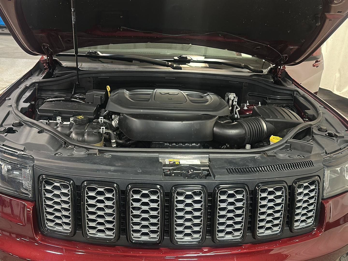 Used 2020 Jeep Grand Cherokee Altitude AWD/4WD image 13