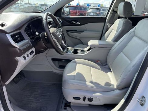 Used 2023 GMC Acadia SLT w/ Technology Package AWD/4WD image 15