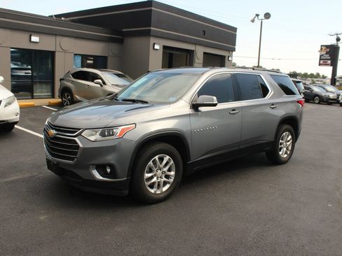 Used 2021 Chevrolet Traverse LT FWD image 1