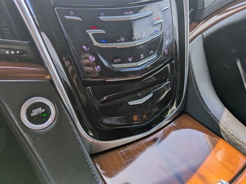Used 2016 Cadillac Escalade Luxury AWD/4WD image 27